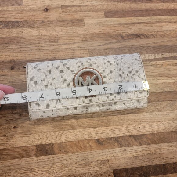 Michael Kors Fulton Carryall Women's Leather Wallet - Picture 10 of 16